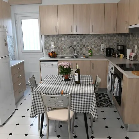 Evelyn's Cozy * Rhodes City